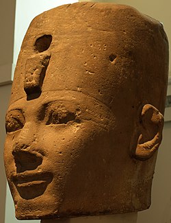 XVIII sülalə fironuna məxsus heykəlin başı, təxminlərə görə, I Tutmosis. Britaniya muzeyi, London