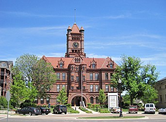 L'ancienne County Courthouse du comté de DuPage, à Wheaton dans l'Illinois. (définition réelle 3 576 × 2 638)