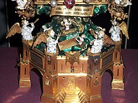 ホーリー・ソーン聖遺物箱の底部『死者の復活』、金と琺瑯と宝石からなる