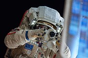 Oleg Kotov melakukan EVA di misi Soyuz TMA-10M