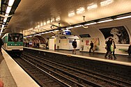 A 12-es vonal peronjai a Montparnasse – Bienvenüe állomáson
