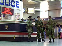 ペンシルベニア駅でMTA警察と共に警邏にあたるニューヨーク陸軍州兵