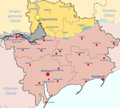 Sārtā krāsā Krievijas okupētās teritorijas, zilā krāsā Ukrainas deokupētā daļa