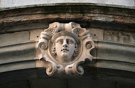 Slutsten med maskaron. Musée des Beaux-Arts et d'Archéologie i Besançon.