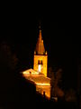 Scorcio notturno del campanile illuminato della chiesa di Santa Maria Maggiore