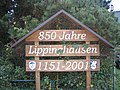 Das 850-Jahr-Schild am Dorfeingang