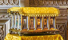 Ковчег с мощами апостола Варфоломея в кафедральном соборе Святых Жен-мироносиц в Баку (передана в 2003 году Константинопольским патриархом[17])