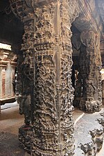 కర్ణాటక, భోగనందీశ్వర ఆలయంలో అద్భుతమైన ఒక స్తంభం