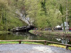 La Lesse à la sortie des grottes de Han.