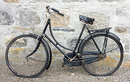 1930s Raleigh lady's loop frame bicycle