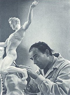 Arno Breker při práci (1940)