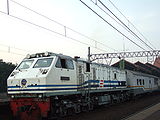 Locomotiva GE U20C "lârja cabena" en Endonèsie, #CC203-22