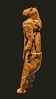 Löwenmensch, đến từ Hohlenstein-Stadel, hiện ở Bảo tàng Ulmer, Ulm, Đức, bức tượng người-động vật nhân loại cổ nhất được biết đến, thời Aurignacian, c.   35–40.000   BP