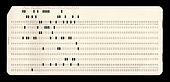 Carte rectangulaire beige clair avec dans le sens de la longueur 10 lignes constituées chacune d'une suite de chiffre identique, de 1 à 10. Des perforations verticales font disparaître certains de ces chiffres