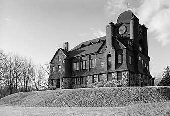 Hôtel de ville d'Essex et bibliothèque TOHP Burnham, Essex, Massachusetts (1893-1894), Frank W. Weston, architecte.