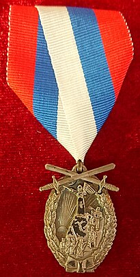 Медаль дроздовцам на бело-сине-красной ленте (для награждения чинов отряда полковника Дроздовского), 1918 год