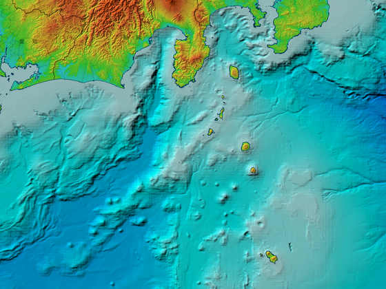 駿河トラフ付近の海底地形図（海上保安庁J-EGG500データ）