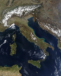 Apenniinien niemimaa satelliittikuvassa