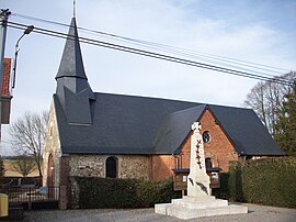 The church and war memorial in Bosquentin
