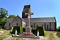 L'église Saint-Grégoire et le monument aux morts de Saussemesnil.