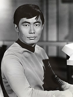 George Takei jako Hikaru Sulu