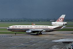 TC-JAV - letoun zničený při nehodě zachycený na letišti London Heathrow 6. května 1973.