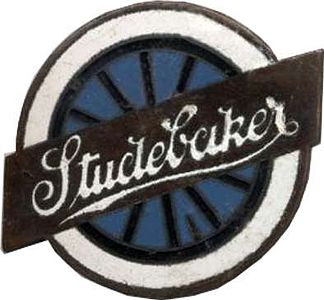 Studebaker "turning wheel" badge on cars produced 1912–1934