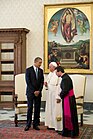 Le pape François donne audience au président des États-Unis d'Amérique, Barack Obama, le 27 mars 2014 dans sa bibliothèque privée (un prélat de la Maison pontificale, témoin, est toujours présent lors d'un entretien en tête-à-tête avec le Pape).