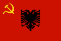 ? アルバニア民主政府（臨時政府）統治下の国旗。