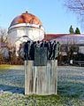 Denkmal zum Todesmarsch von Dachau vor dem Friedhof Gräfelfing