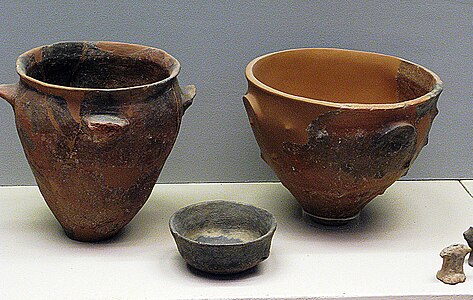 Tasses d'argila neolítiques. Sesklo, c. 5.500 aC. Museu Arqueològic Nacional d'Atenes