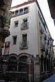 Arcs escarsers a la galeria del pis superior de la Casa Carreras, obra de Josep Puig i Cadafalch