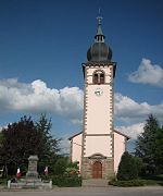 L'église Saint-Romaric et monument aux morts.