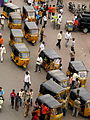 Autorickshaws en las calles de Hyderabad (India).