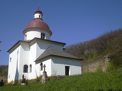 Kaple sv. Anny a rotunda sv. Pantaleona (zřícenina nad kaplí), místo posledního odpočinku Jana Volka