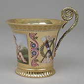 Cană (tasse Jasmin), parte a unui serviciu pentru micul dejun (déjeuner); 1813; porțelan și argint aurit; înălțime: 11,3 cm; Muzeul Metropolitan de Artă
