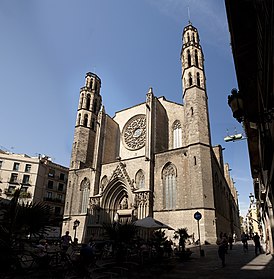 Западный фасад церкви Санта-Мария-дель-Мар в Барселоне