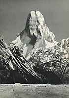 Pohled na Muztagh Tower, ze západních svahů Baltoro Kangri (7312 m)