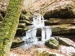 Wasserfall in der Hexen­klamm rechts der Felsalb