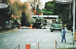 טנקים עולים באש בגבול בקרבת נובה גוריצה