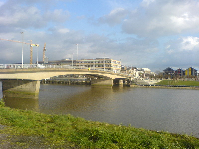 Berkas:Bridge-connecting-nantes-and-isle.jpg