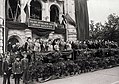 Ar Latvijas karogiem rotātā Latvijas Nacionālā teātra ēka 1940. gada 21. jūlijā. Okupācijas leģitimēšanai Tautas Saeimas pirmajā sēdē bija izraudzīta Latvijas valsts pasludināšanas vieta