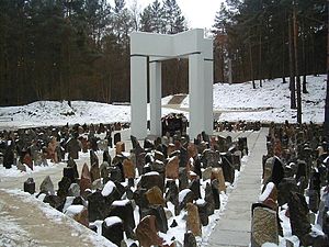 Файл:Bikernieki Memorial.jpg