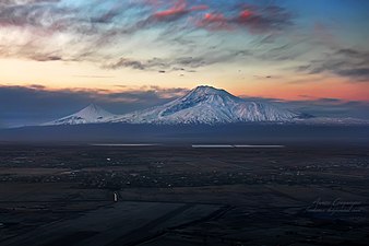 Вид на Большой и Малый Арарат со стороны Армении, 2017 год