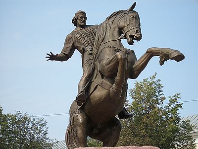 Памятник Евпатию Коловрату на Почтовой площади в Рязани