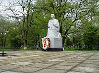 Памятник «Скорбящая Мать» в станице Мечетинской