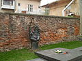 Пам'ятник дрогобичанам, загиблим під час Другої світової війни. Стіна плачу. Права частина.