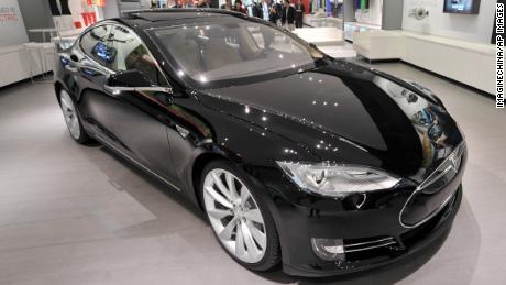 A black Model S electric car is displayed at the Tesla store in Beijing, China, 5 November 2013.

US electric carmaker Tesla Motors opened its first showroom in China over the weekend, taking pre-orders from customers at its Beijing location. Located on the East Third Ring Road, the showroom opened its doors to the public on Saturday (2 November 2013), displaying two Tesla Model S four-door sports cars, one black and one white. We have seen roaring interest since the pre-order started in late August, Ma Li, a product specialist, said. The intended buyers can sign a pre-order contract and put down a 250,000 yuan (US$40,000) deposit to add their names to the waiting list. Information released by the company is that its planned allotment of 100 cars for the China market will quickly sell out. Still awaiting government approval for the import and sale of Tesla electric cars, Ma told China Daily that potential customers in China may have to wait until next year for the first batch of Model S cars to arrive. The price tag for the various models may stand between 900,000 yuan ($146,000) and 1.2 million yuan ($195,500), Ma said, adding that if customers are not satisfied, they can get their deposit back.