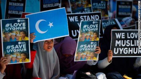 Indonesian Muslims demonstrate to denounce the Chinese goverment&#39;s policy on Uyghur Muslims in Banda Aceh, Aceh province on December 21, 2018. (Photo by CHAIDEER MAHYUDDIN / AFP)        (Photo credit should read CHAIDEER MAHYUDDIN/AFP/Getty Images)