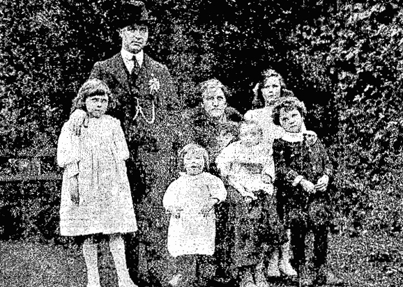 Tomás Mac Curtain and his family 